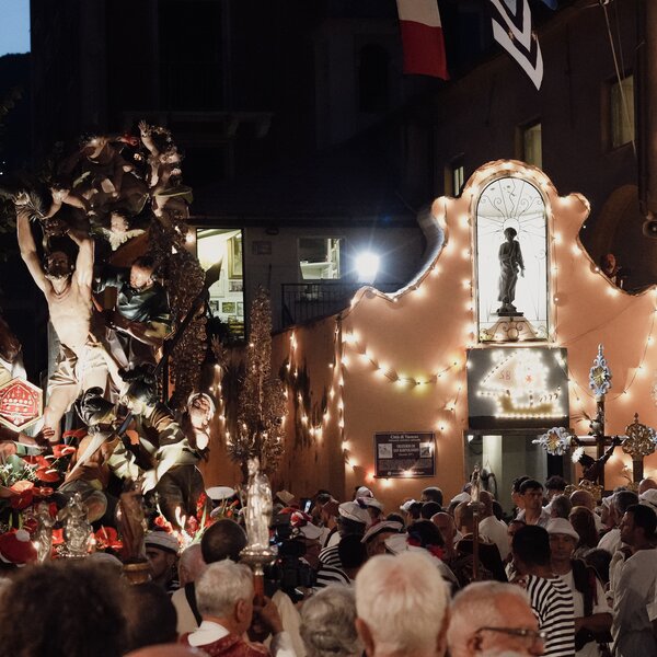 Festa Di San Bartolomeo Con Arrivo In Piazza S Bartolomeo Della Processione E Cassa