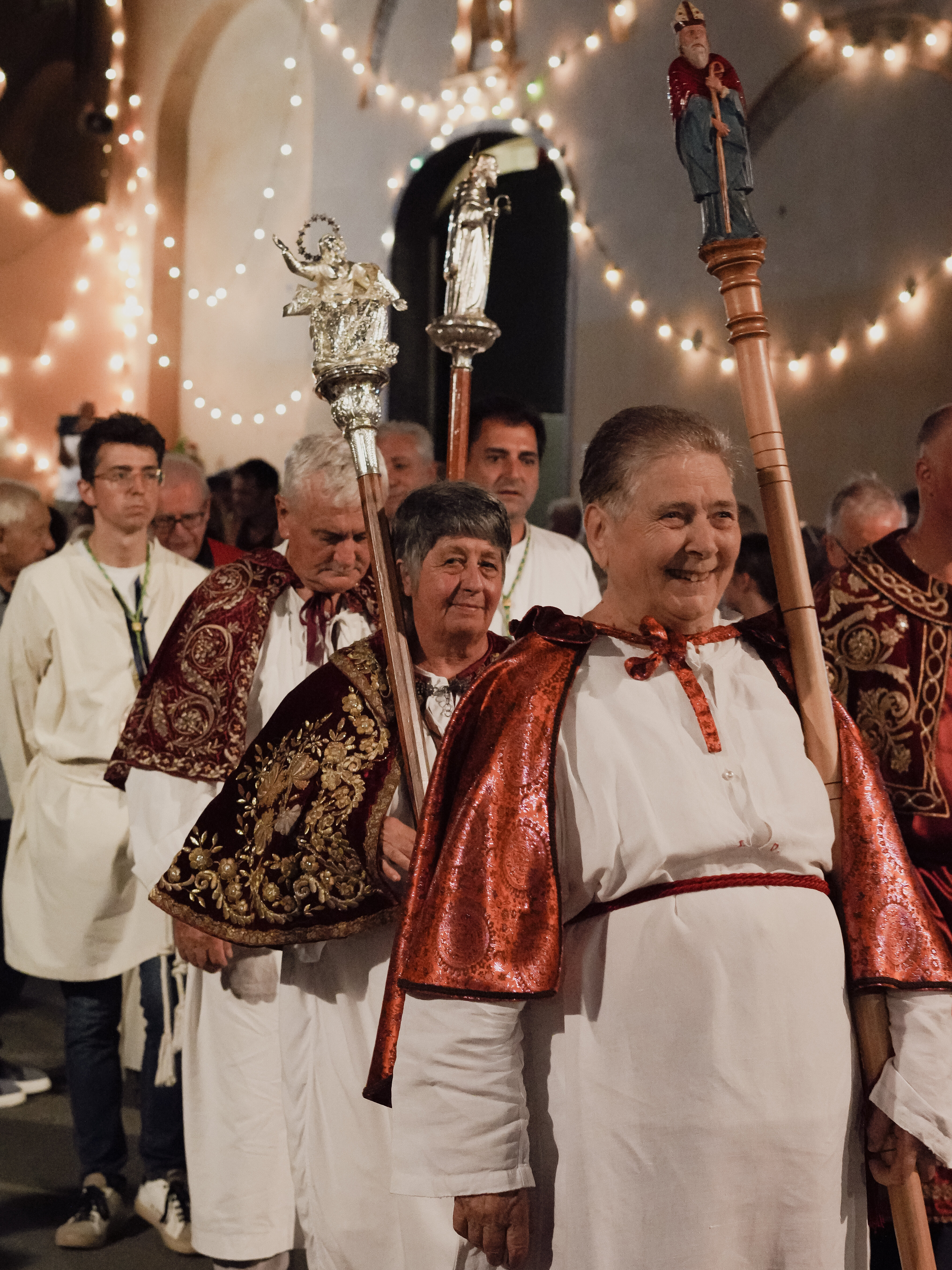 Rappresntarti Confraternite Con Bastone Priorale Durante Processione S Bartolomeo