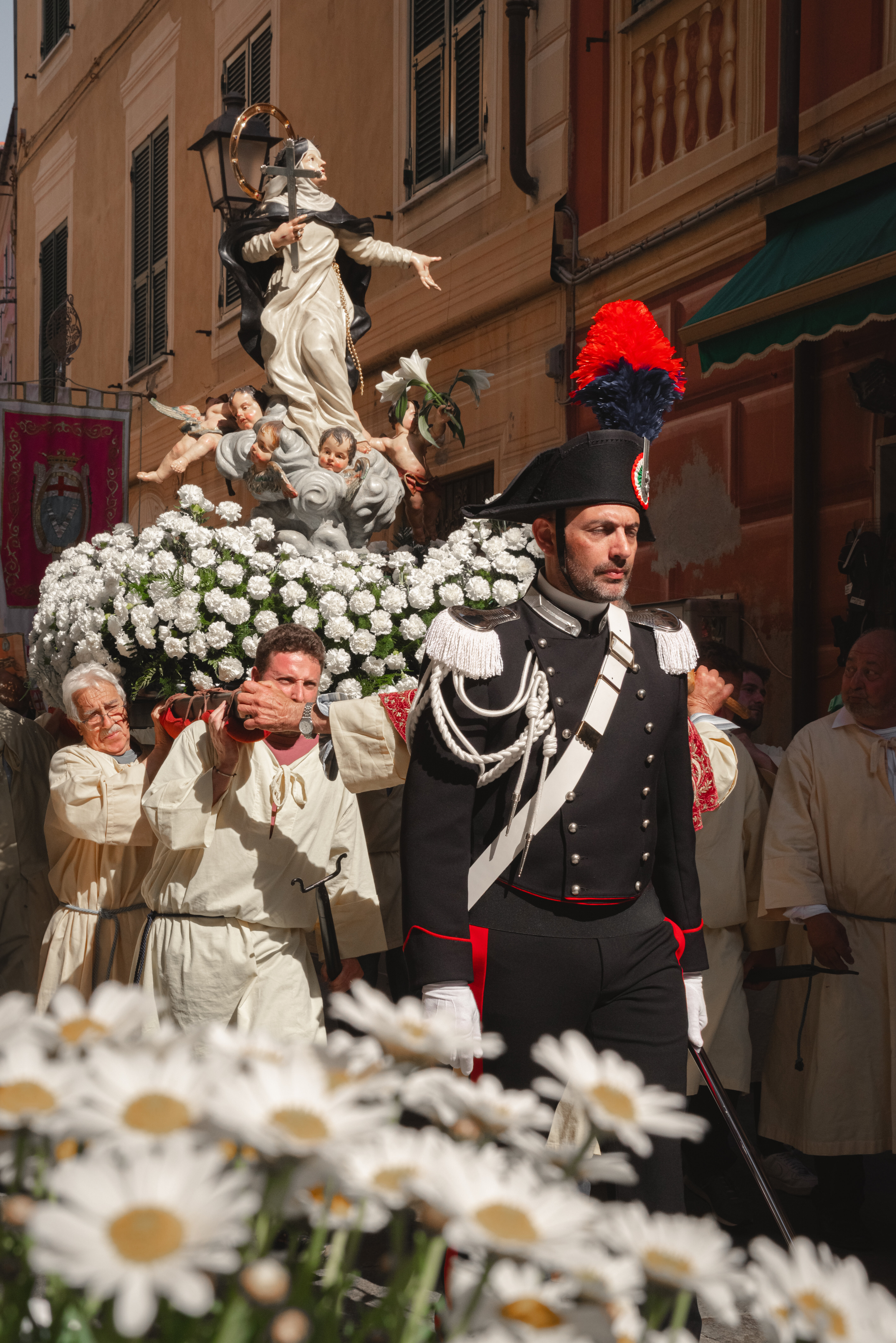 Statua Di Santa Caterina Durante La Processione Per Le Vie Del Centro Storico