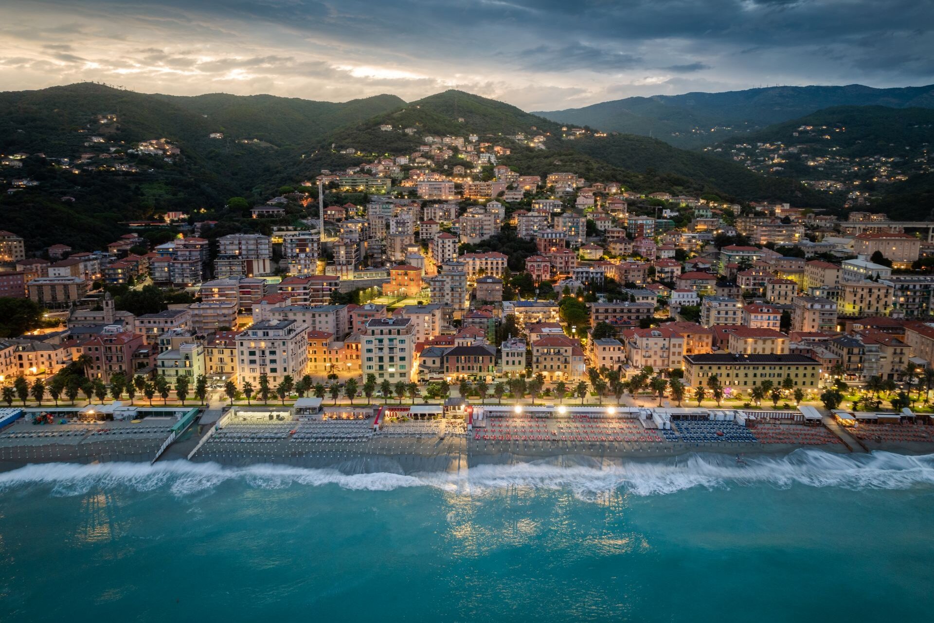 Copertina La Citta Varazze Dal Mare In Notturna