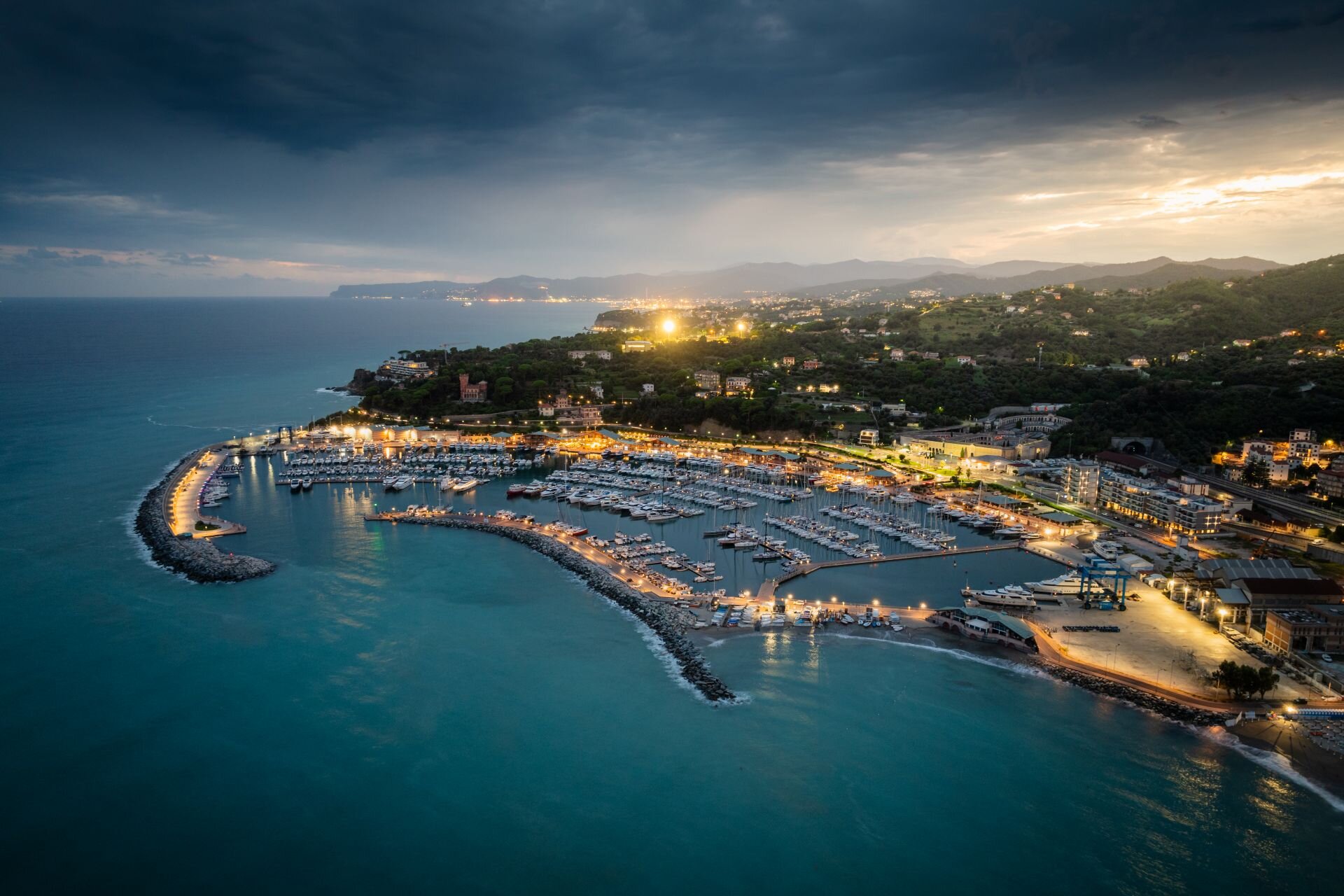 Copertina Vista Dal Mare Della Marina Di Varazze