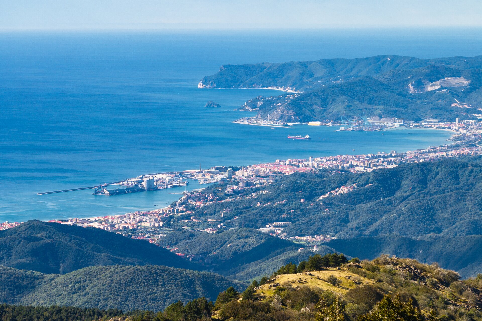 Veduta Di Savona E Del Ponente Dal Monte Beigua