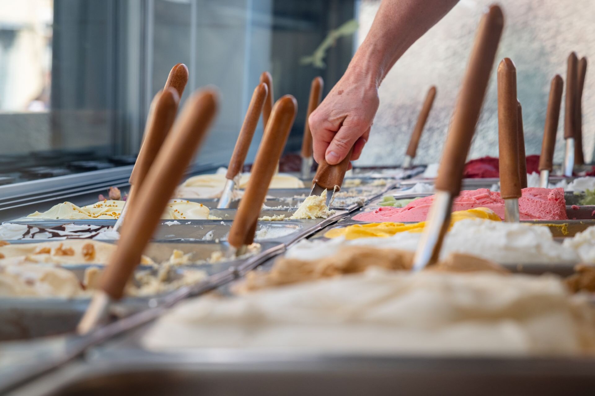 Dettaglio Su Vaschette Con Gelato In Gelateria Artigianale Persso Varazze
