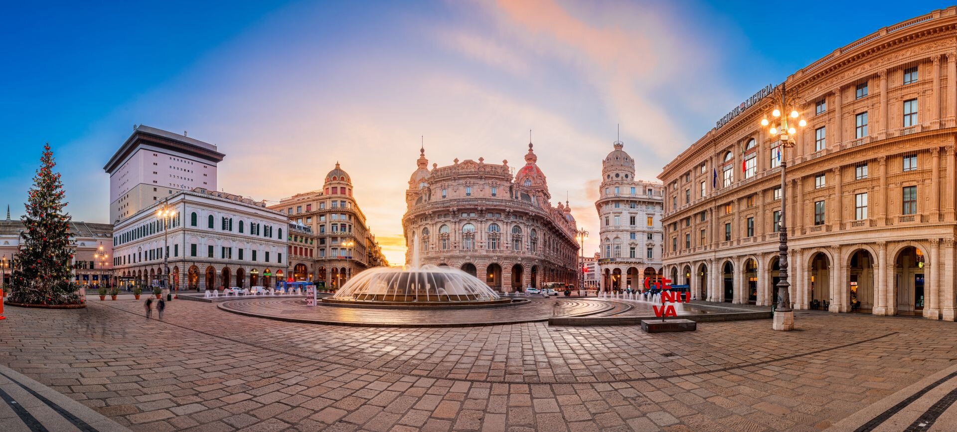 Panoramica Su Piazza De Ferrari