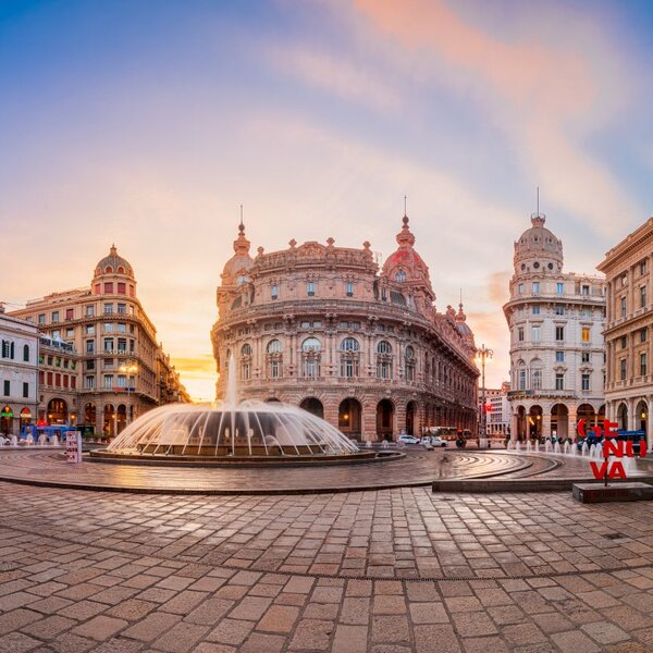 Panoramica Su Piazza De Ferrari