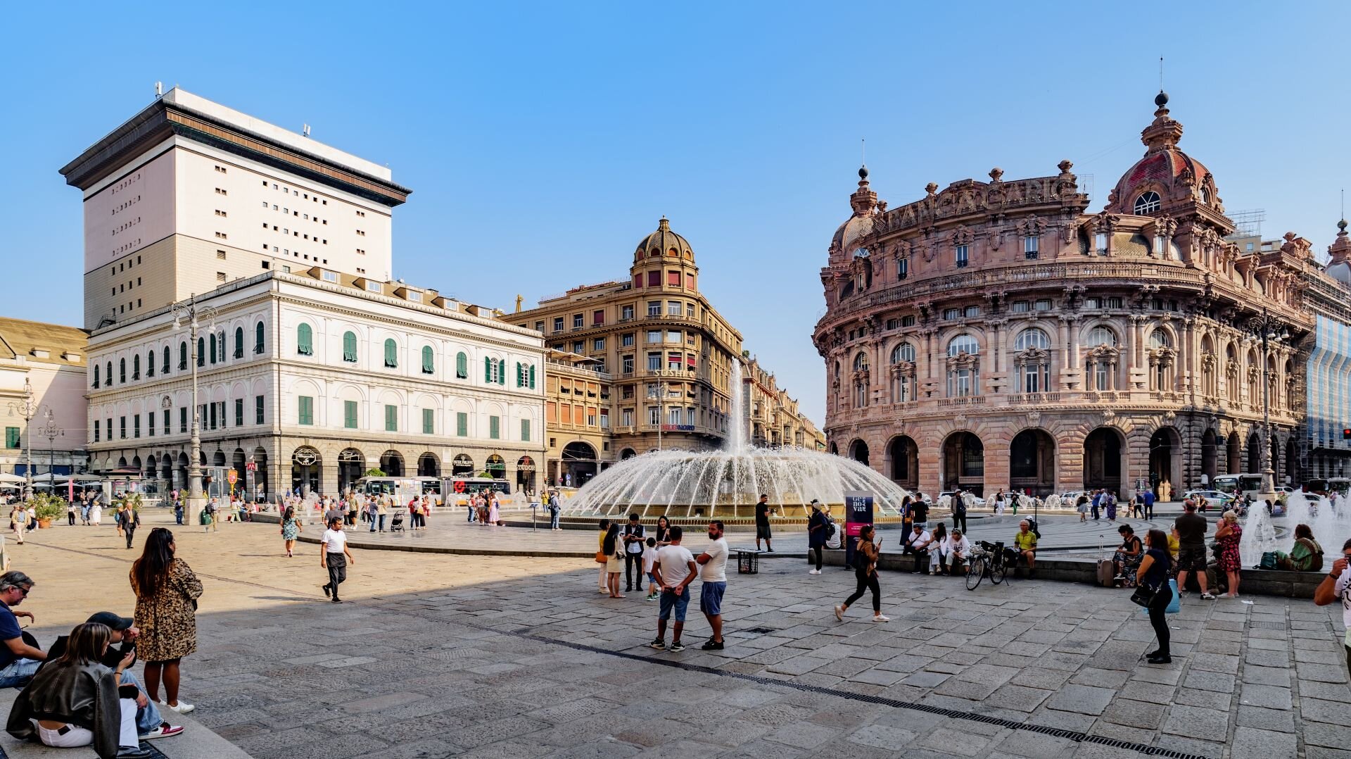 Veduta Su Piazza De Ferrari