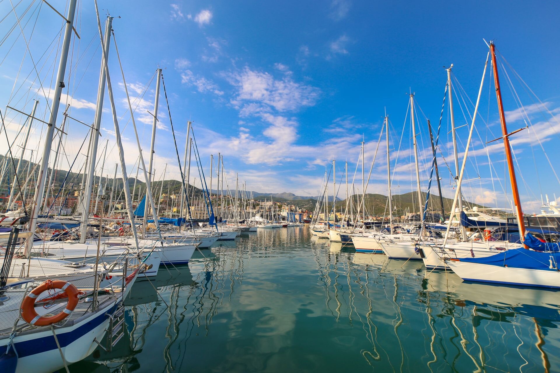 Barche Ormeggiate Presso La Marina Di Varazze