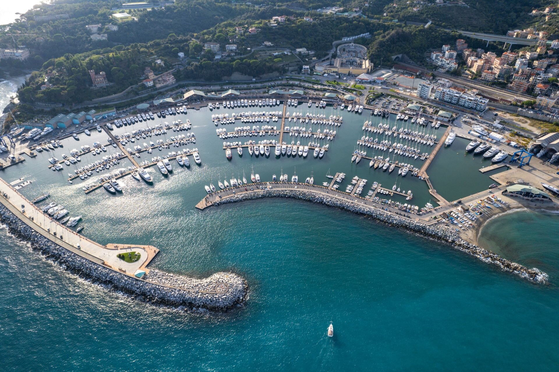 Panoramica Dall Alto Della Marina Di Varazze
